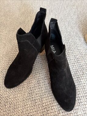 MIA Black Suede Men's Chukka Boots